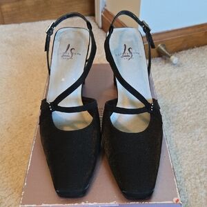 Satin Strappy Pump, Lifestride Soft Syystem.